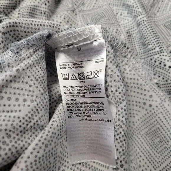 Old Navy Romper Womens Medium Geometric Print Button Front Shorts Rayon Playsuit - Picture 12 of 14